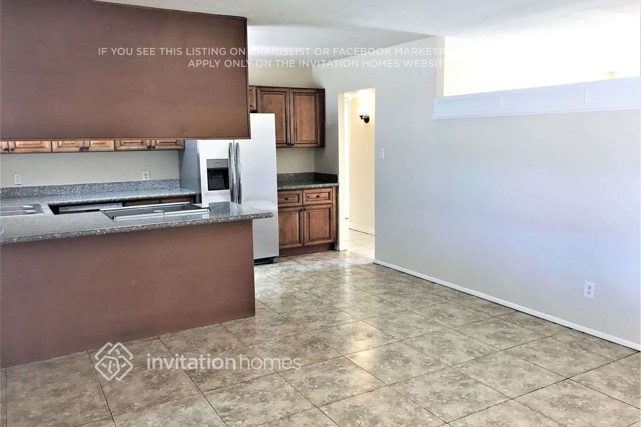 5611 N 65th Ave - Photo 5 of 19