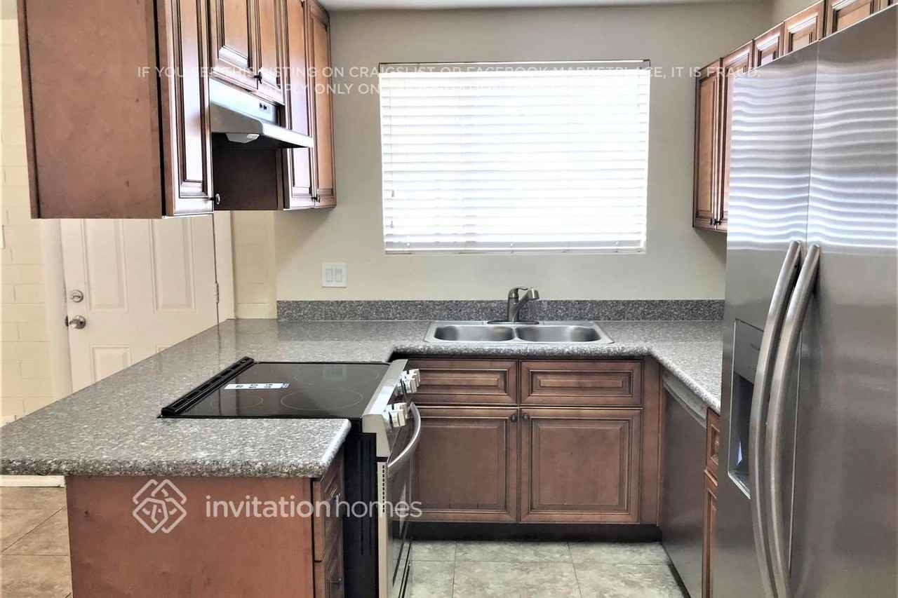 5611 N 65th Ave - Photo 6 of 19
