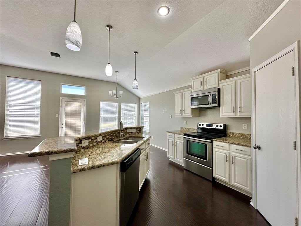 6920 Misty Meadow Ln - Photo 4 of 22