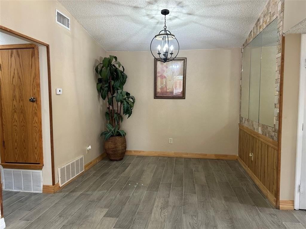 3434 Crossbow Ln - Photo 4 of 19