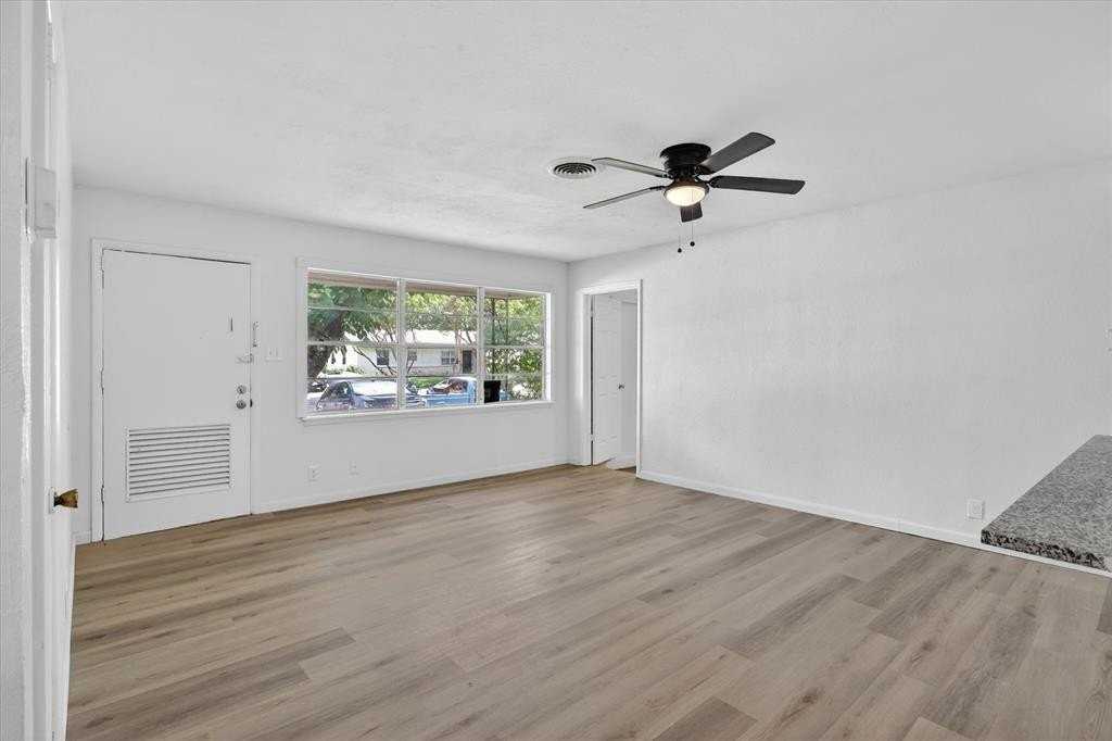 2117 Brookshire St - Photo 3 of 26