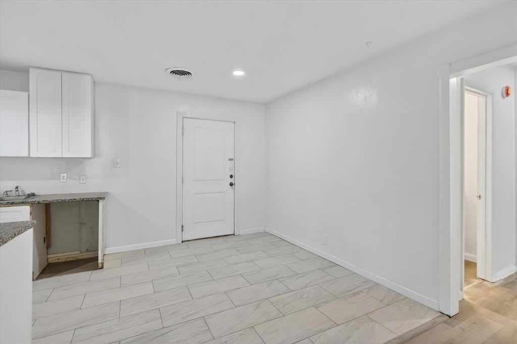 2117 Brookshire St - Photo 7 of 26