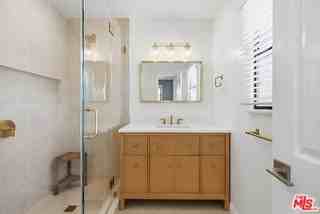 7424 W 81st St - Photo 7 of 8