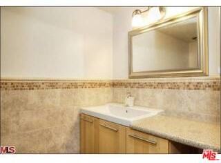318 N Maple Dr #C106 - Photo 5 of 8