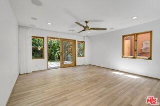 1138 1/2 N Poinsettia Pl - Photo 3 of 8