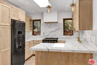 1138 1/2 N Poinsettia Pl - Photo 5 of 8