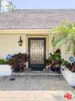 featured image of 1094 Garden Ln