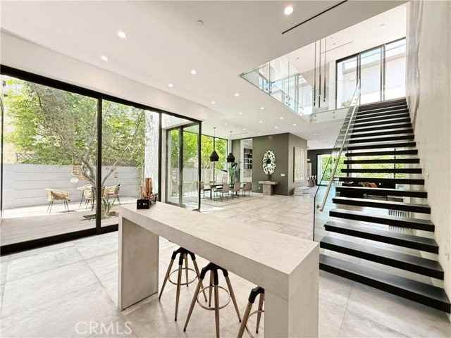 415 N Martel Ave - Photo 6 of 8