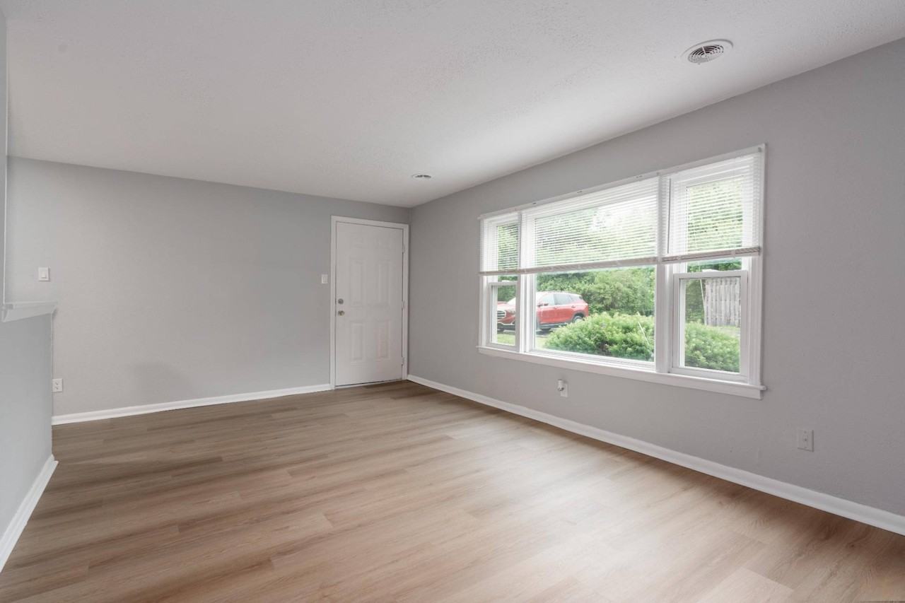 1901 Apartments - Photo 4 of 21