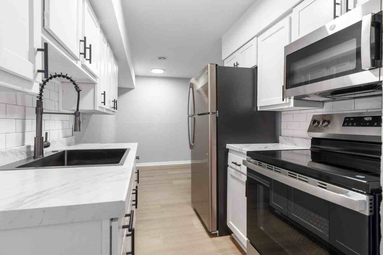 1901 Apartments - Photo 5 of 21