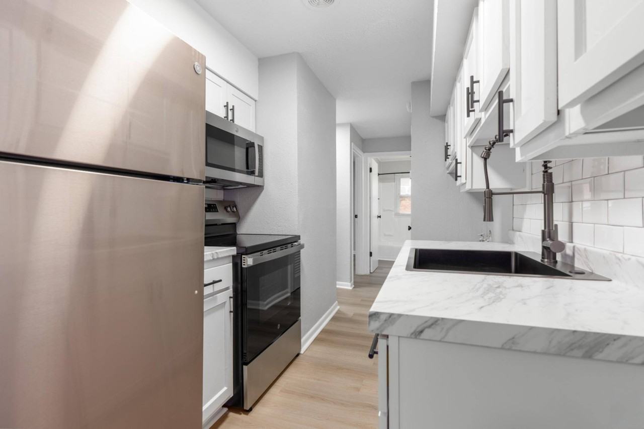 1901 Apartments - Photo 6 of 21