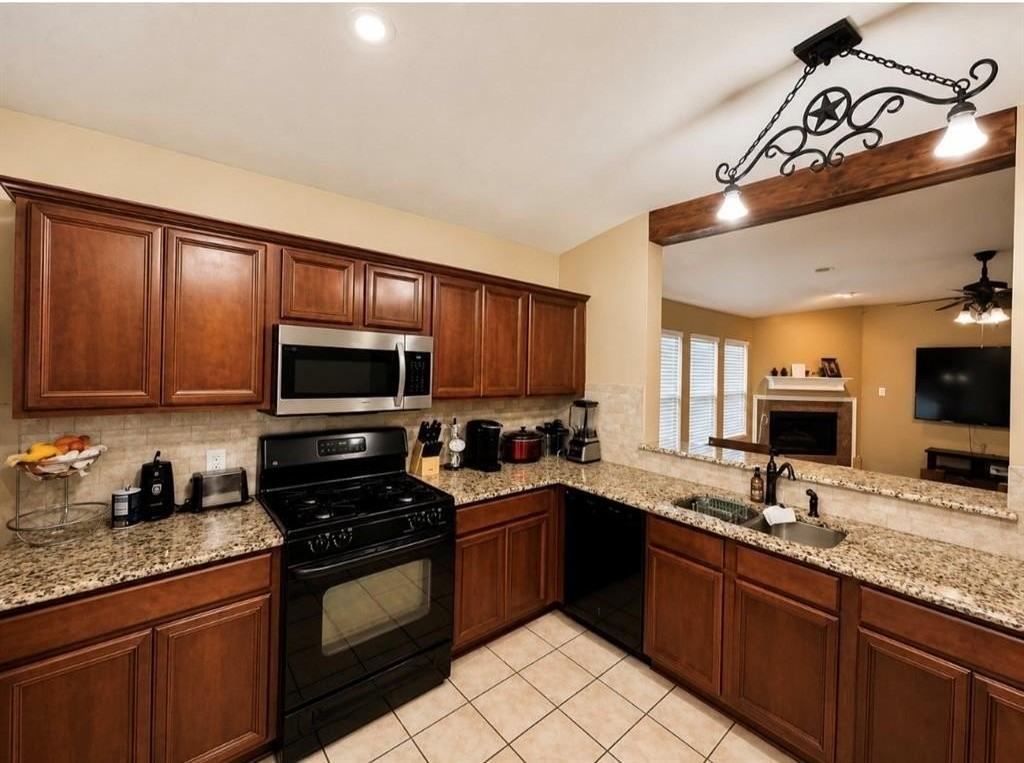 717 Kentucky Derby Ln - Photo 3 of 8