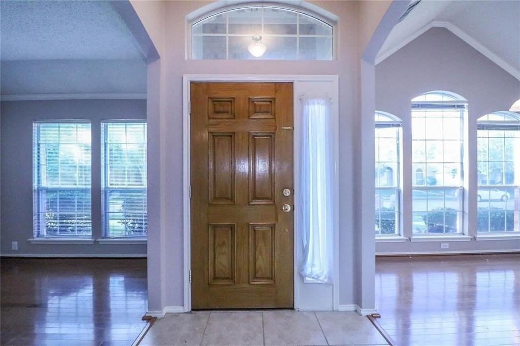 10613 Brandenberg Dr - Photo 2 of 21