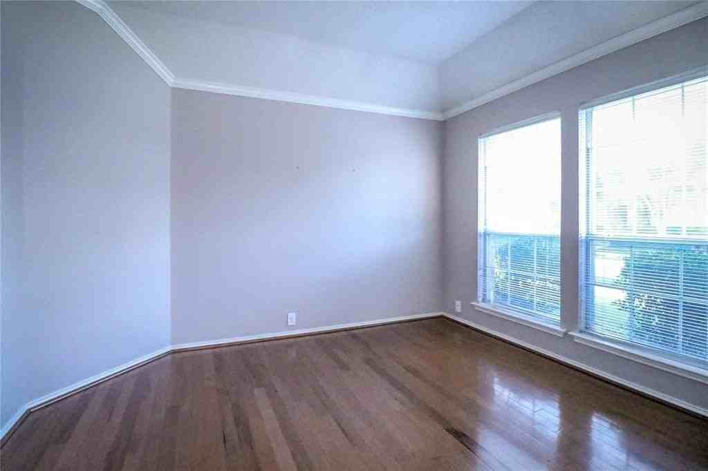 10613 Brandenberg Dr - Photo 3 of 21