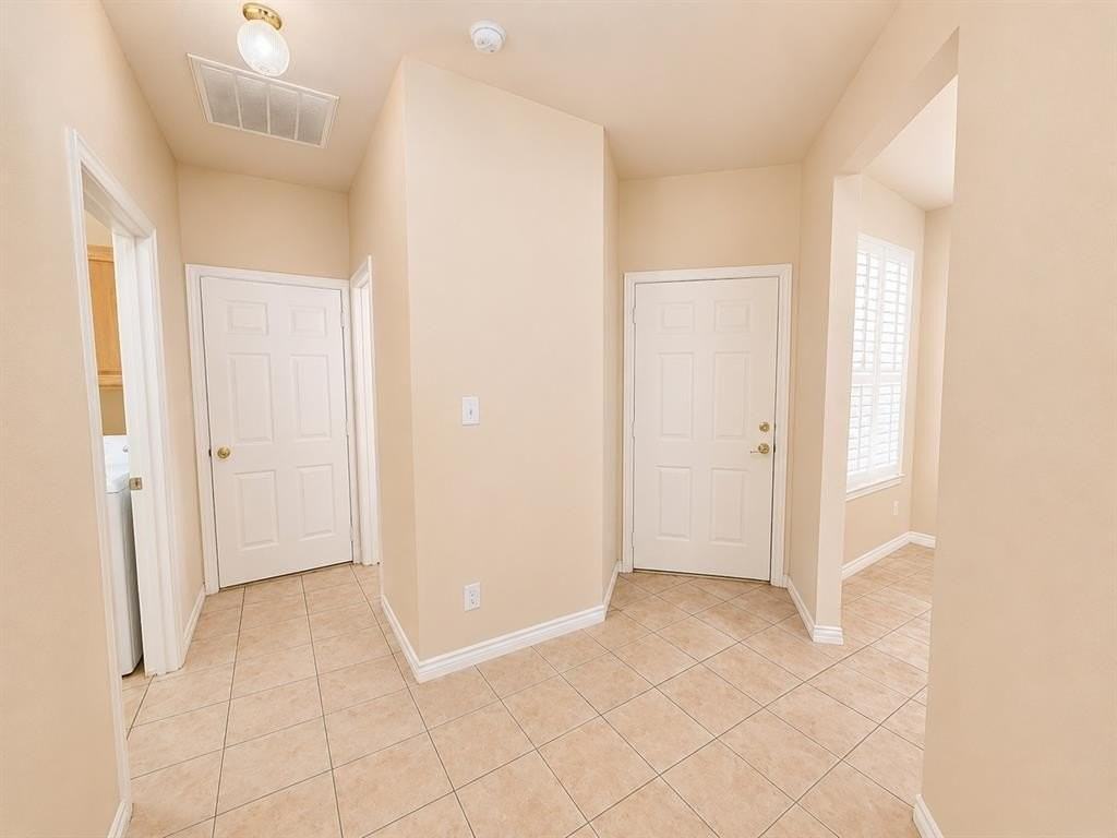 9929 Dryden Ln - Photo 5 of 26