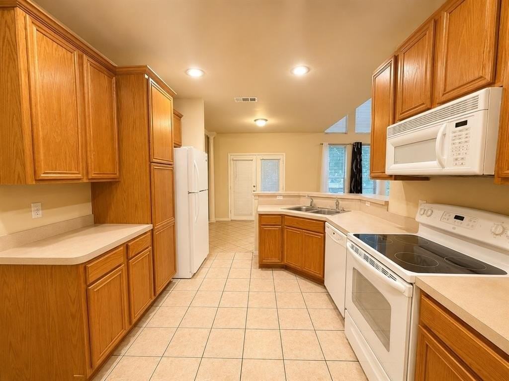 9929 Dryden Ln - Photo 7 of 26