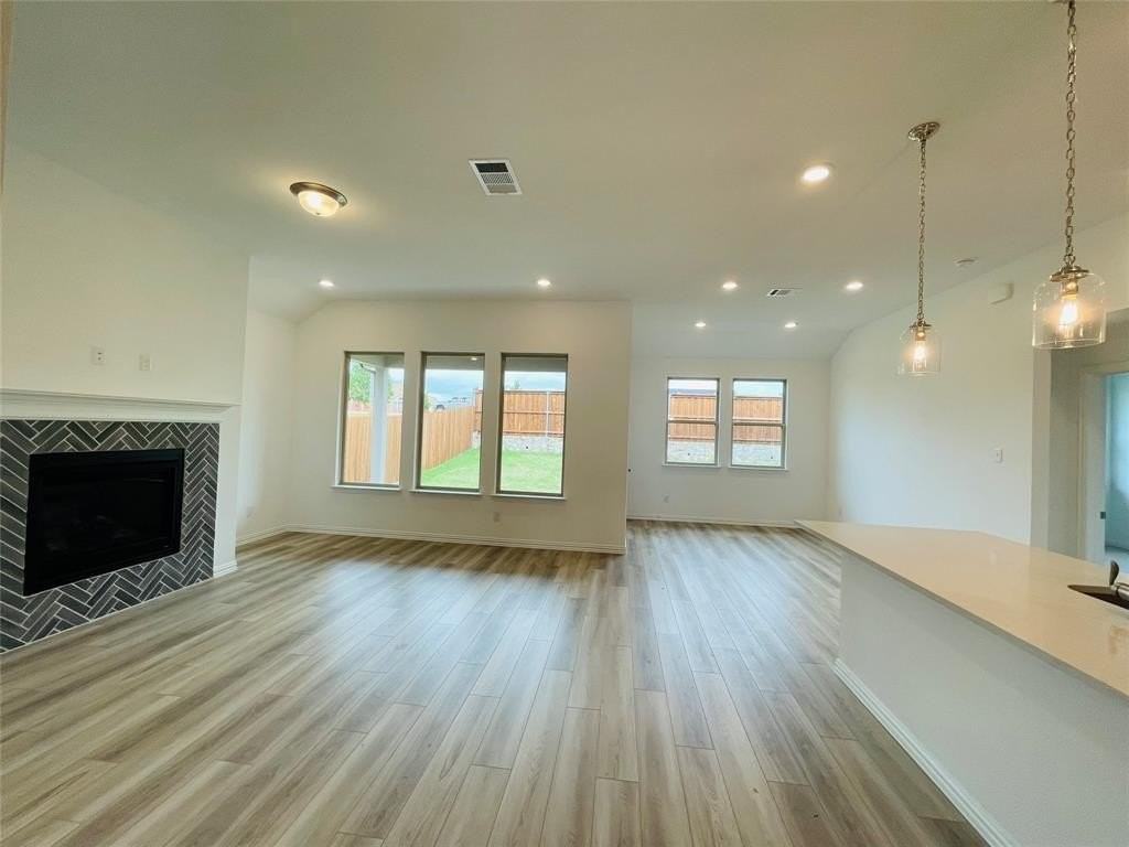 1836 Lockhart Dr - Photo 4 of 18