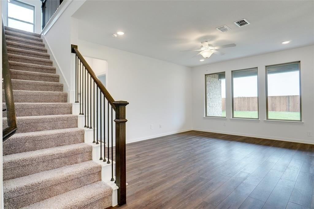 1608 Pine Valley Dr - Photo 4 of 37