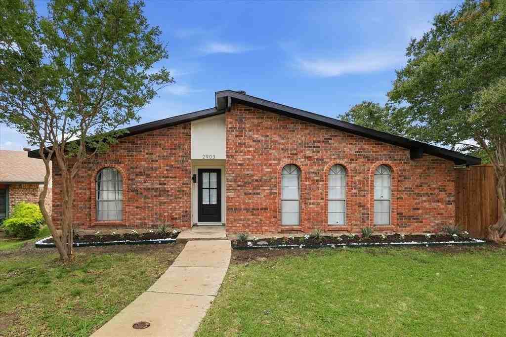2903 Winterberry Dr - Photo 2 of 26