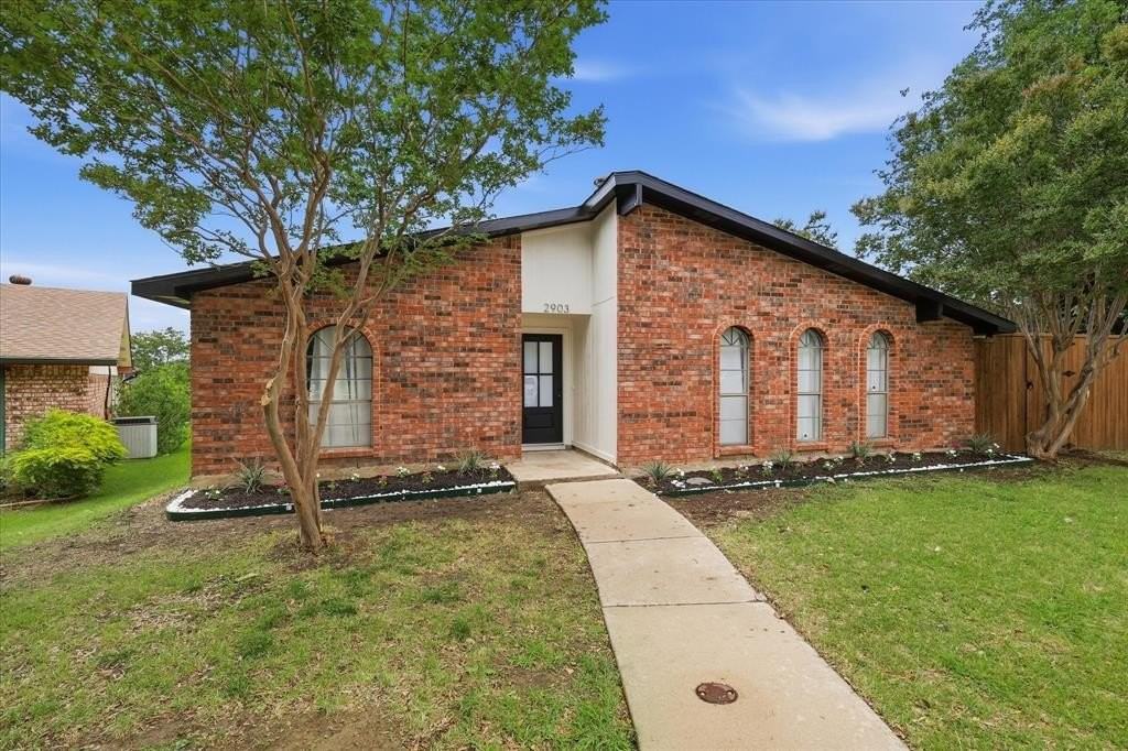 2903 Winterberry Dr - Photo 3 of 26