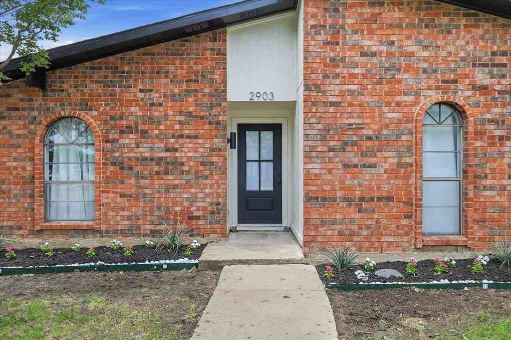 2903 Winterberry Dr - Photo 4 of 26