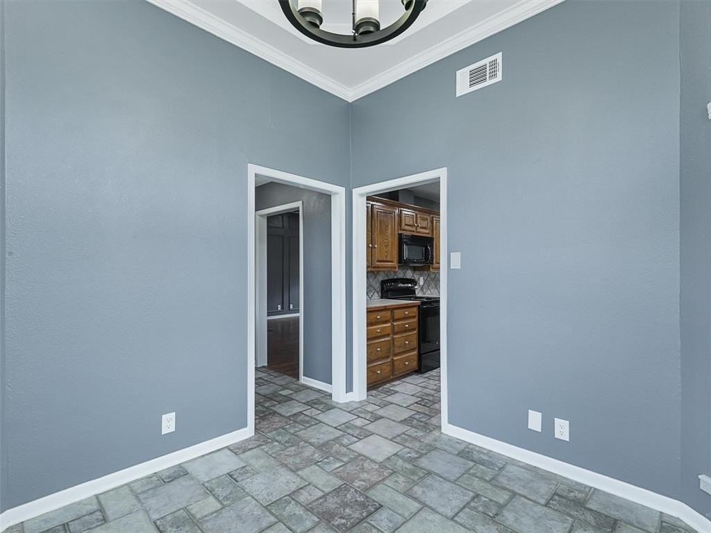 508 Castlegate St - Photo 4 of 24