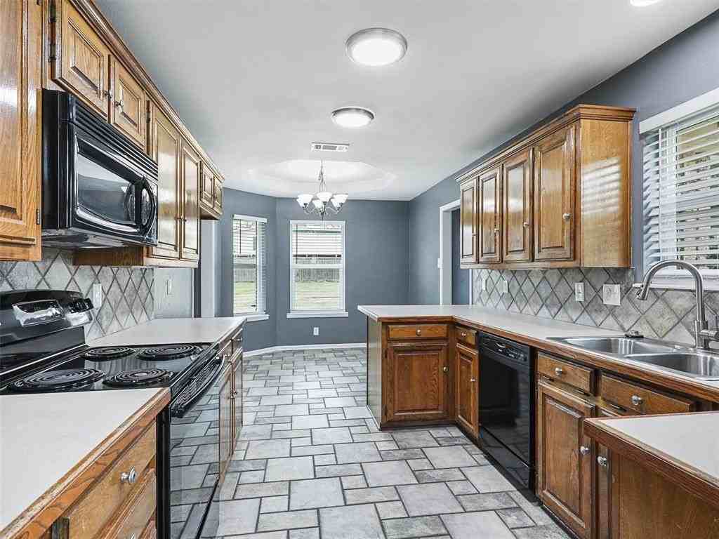 508 Castlegate St - Photo 5 of 24