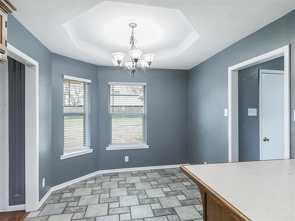 508 Castlegate St - Photo 7 of 24