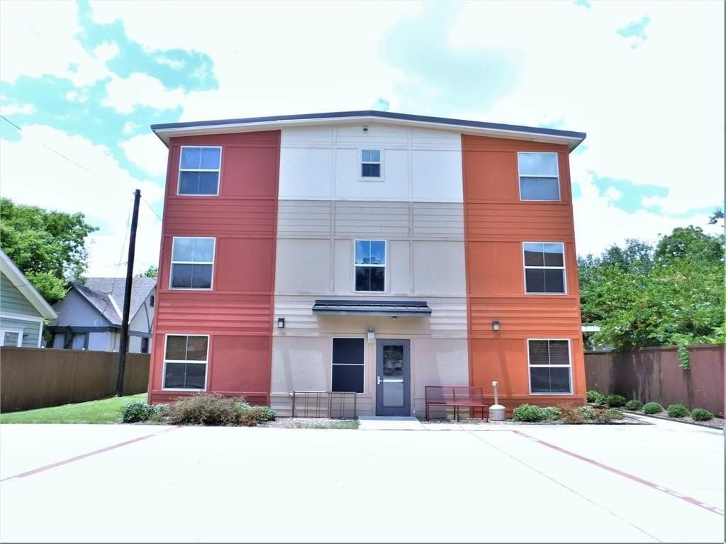 1512 N Elm St #302 - Photo 2 of 15