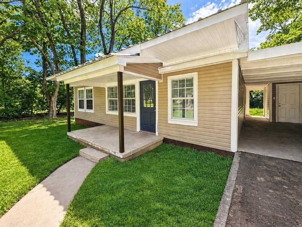299 Francis St - Photo 2 of 12