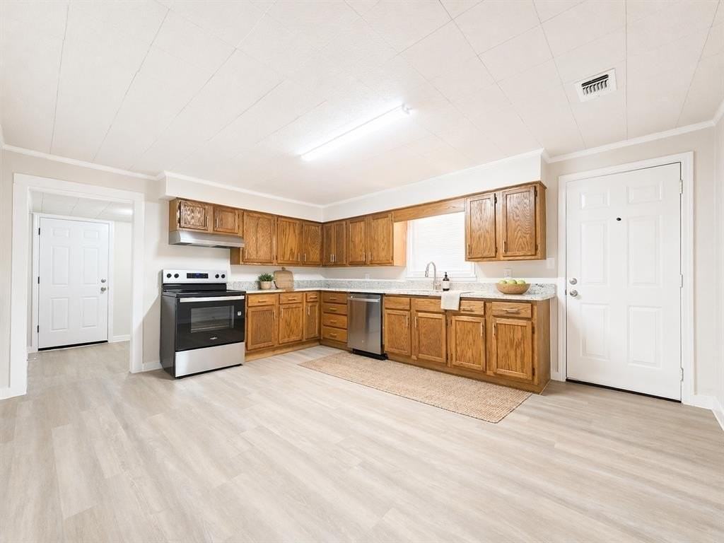 299 Francis St - Photo 5 of 12