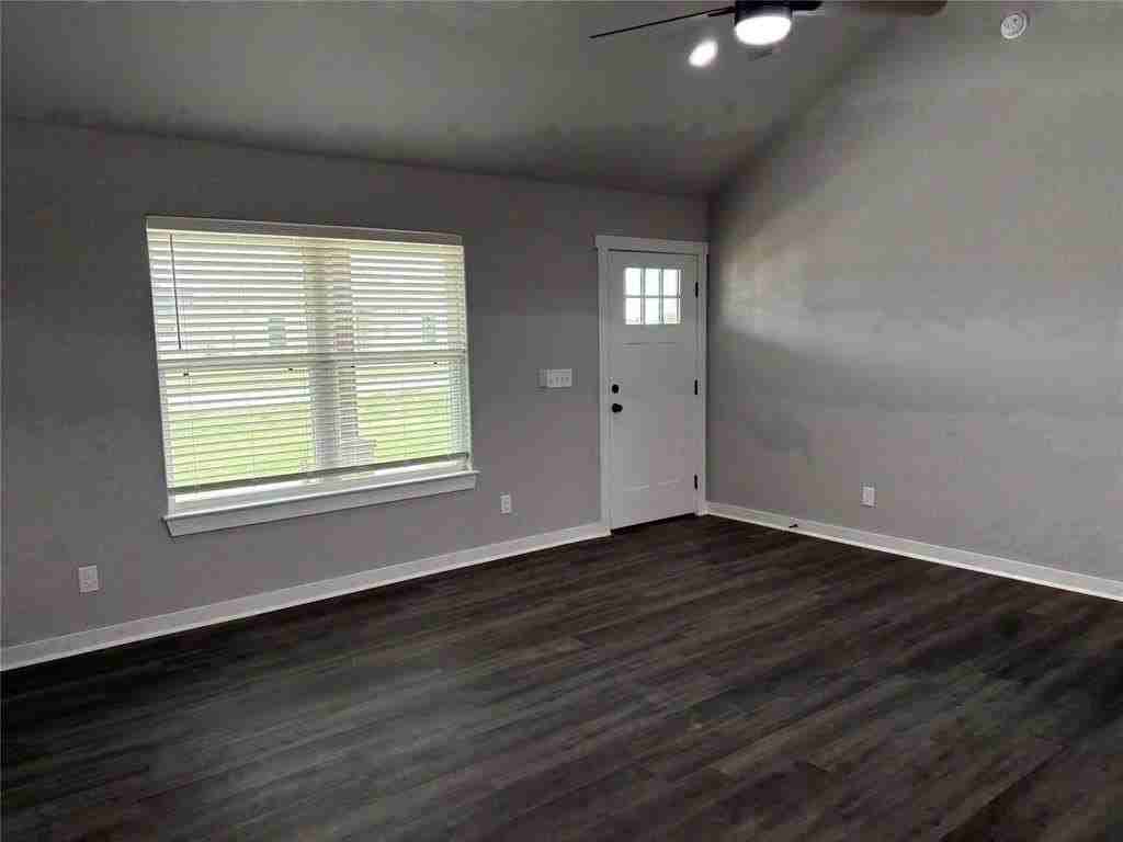 1033 Samantha Dr - Photo 6 of 19