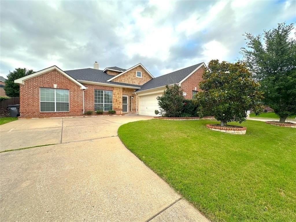 1579 Poets Way - Photo 2 of 34