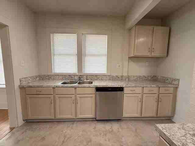 1842 N 6th St - Photo 6 of 19