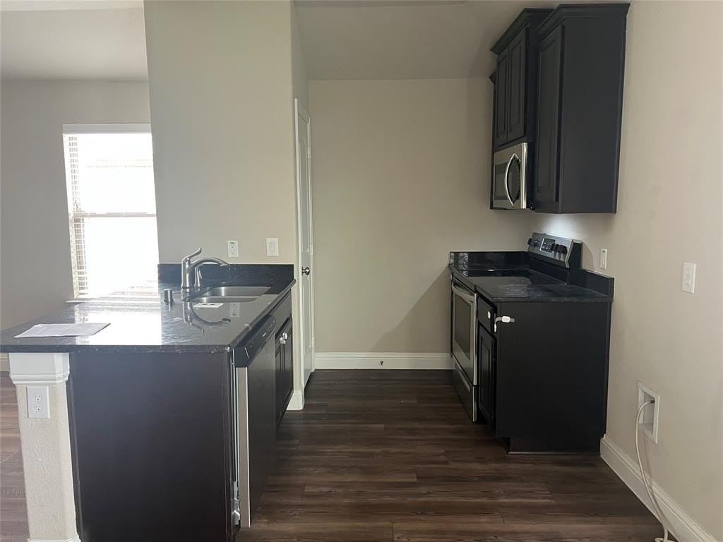 1402 Warringwood Dr - Photo 2 of 16