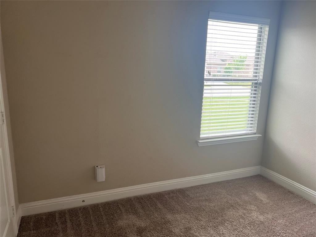 1402 Warringwood Dr - Photo 5 of 16