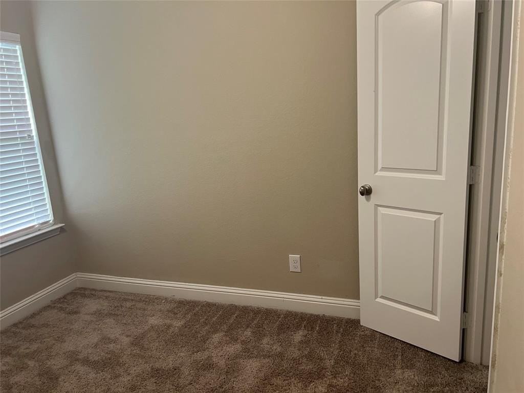 1402 Warringwood Dr - Photo 7 of 16