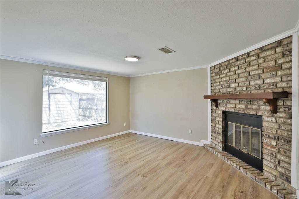 3674 Radcliff Rd - Photo 5 of 37