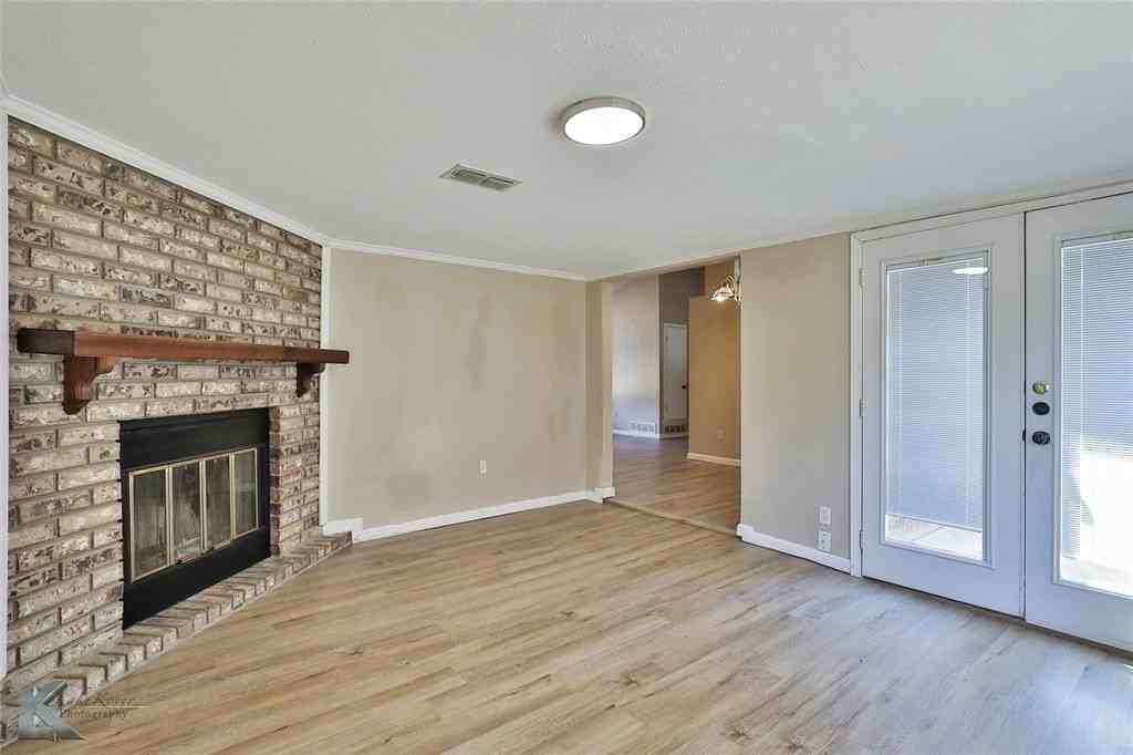 3674 Radcliff Rd - Photo 6 of 37