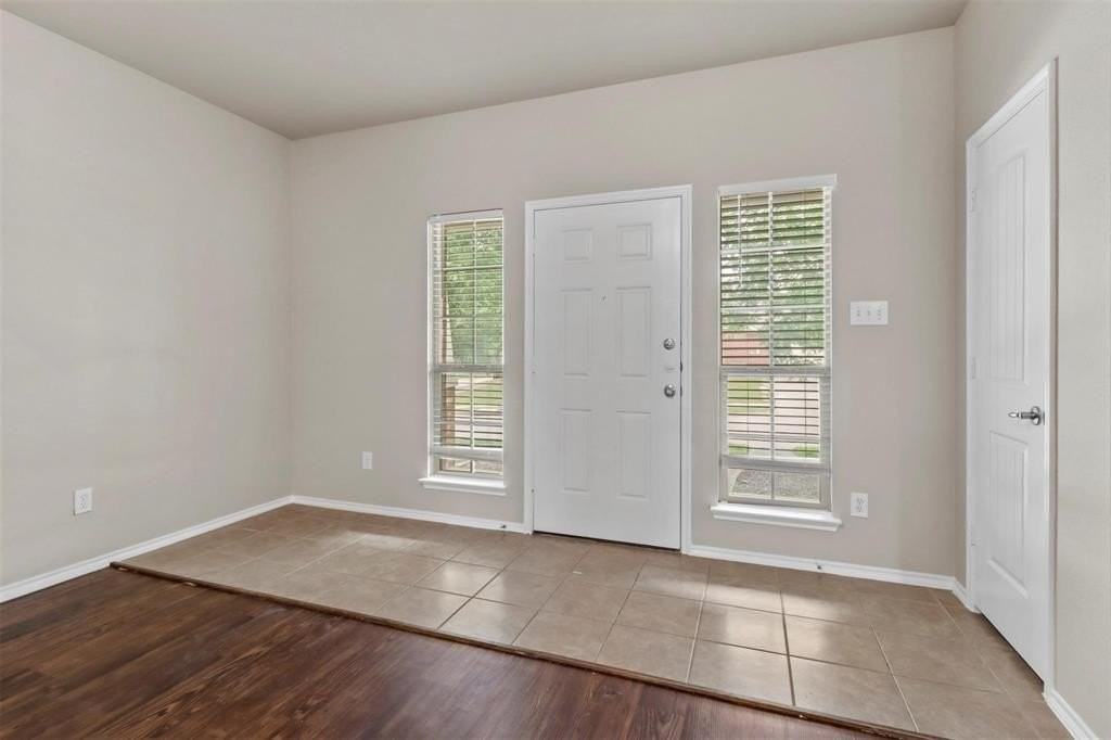 5417 Beacon Ln - Photo 3 of 17