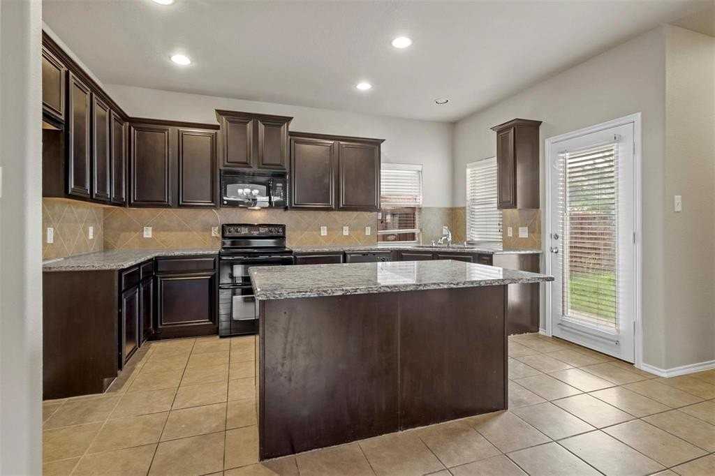 5417 Beacon Ln - Photo 5 of 17