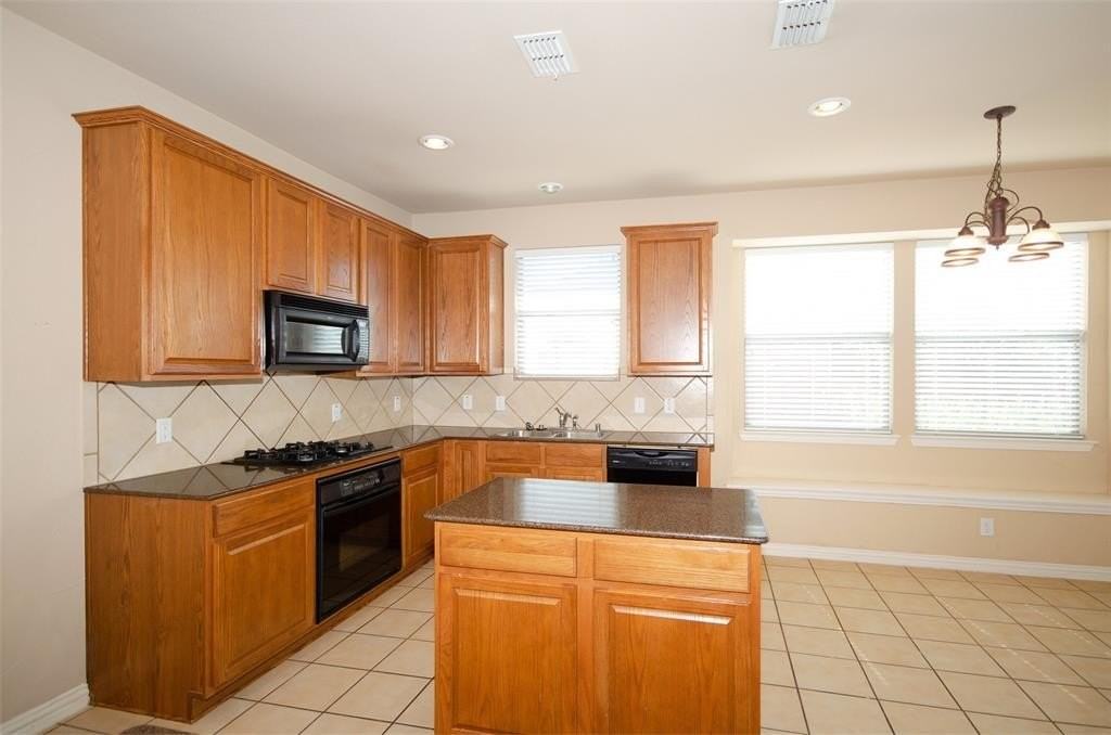 907 Mustang Ridge Dr - Photo 6 of 24