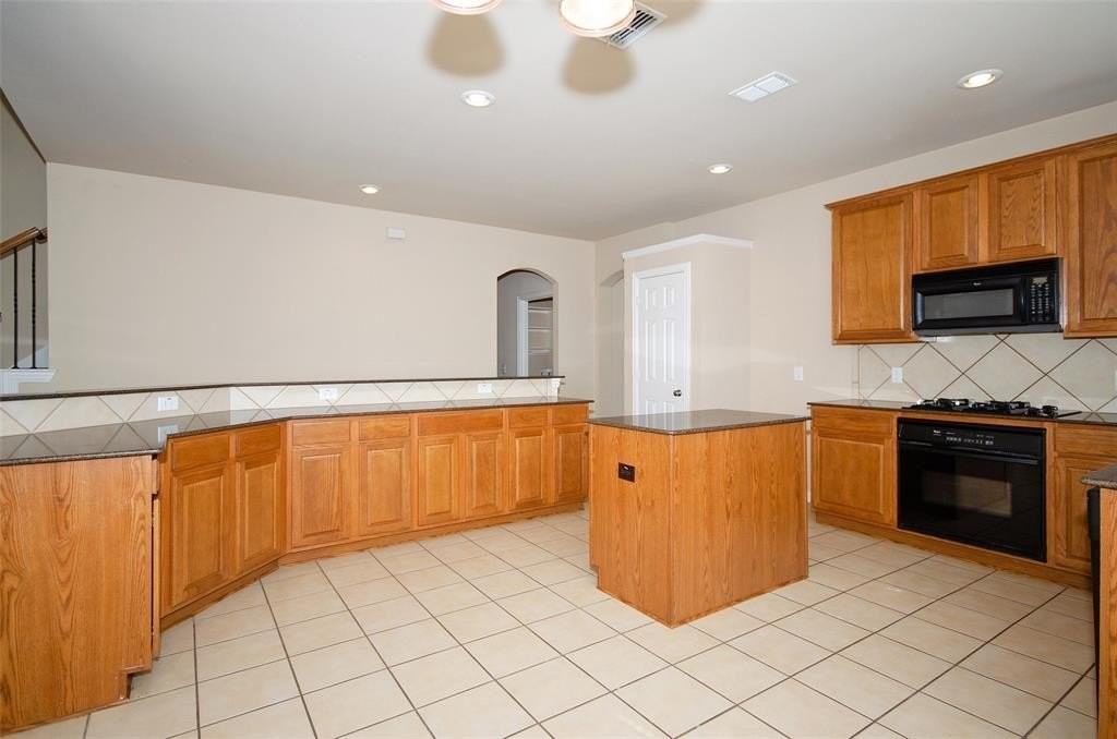 907 Mustang Ridge Dr - Photo 7 of 24