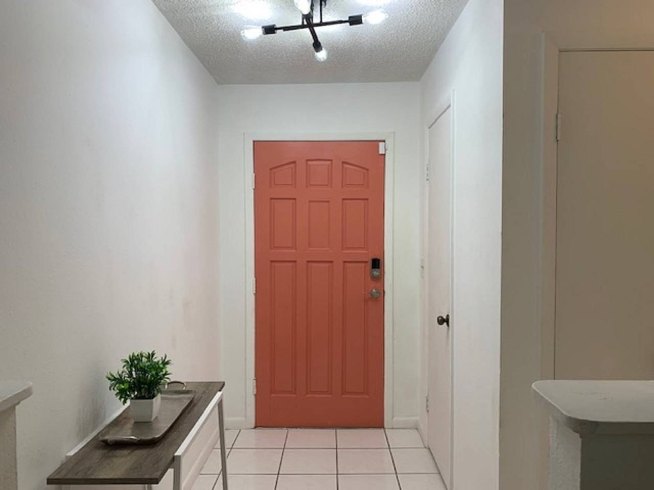 132 Hallmark Ave - Photo 4 of 15