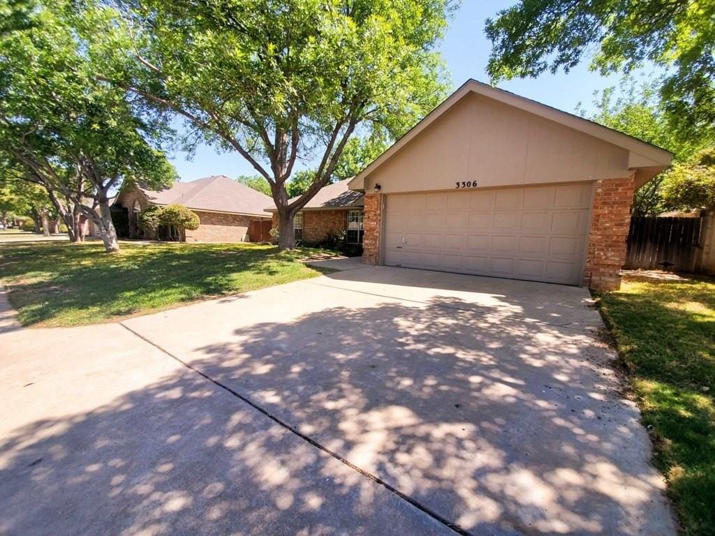 3306 Oakmont Dr - Photo 2 of 26