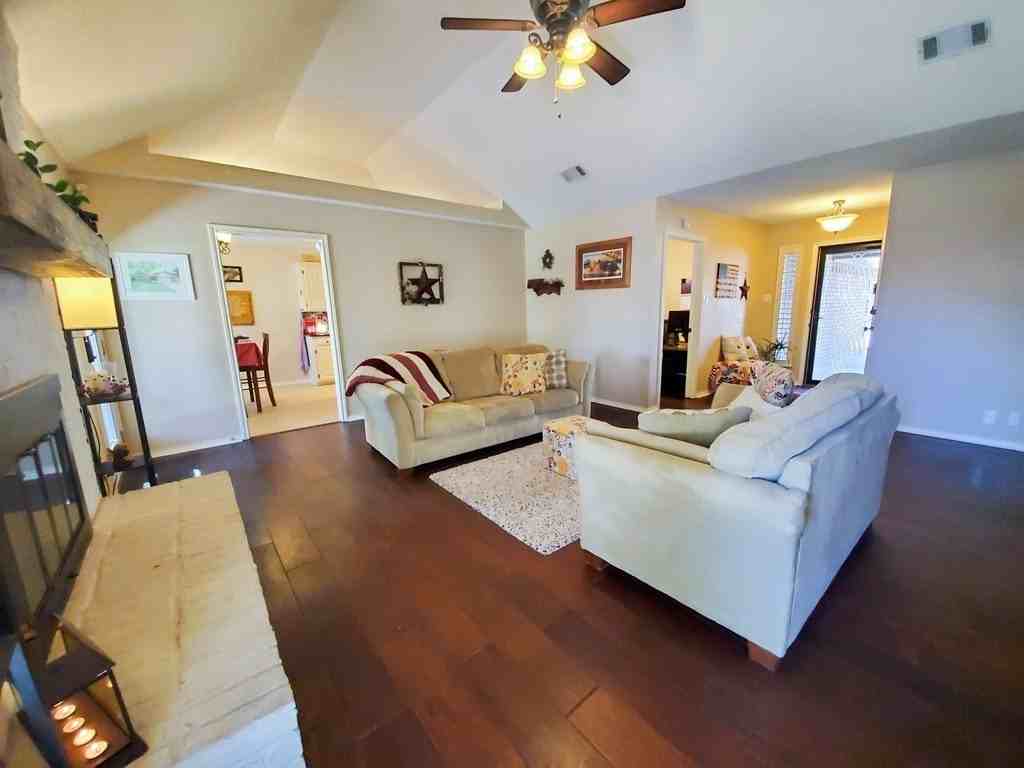 3306 Oakmont Dr - Photo 4 of 26