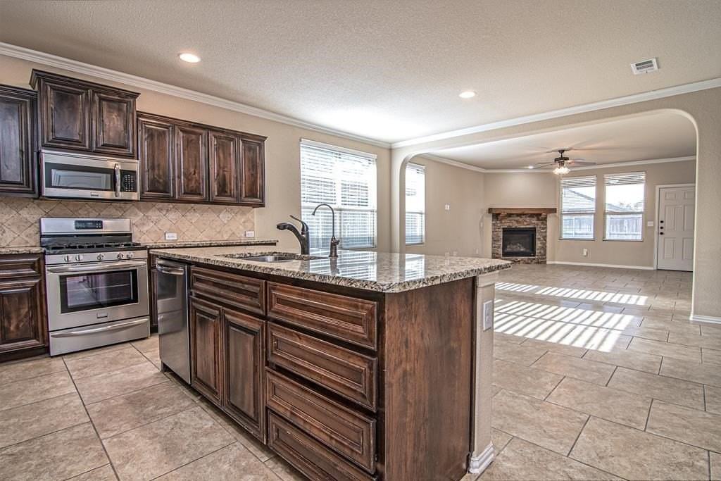 6612 Colony Rd - Photo 3 of 30