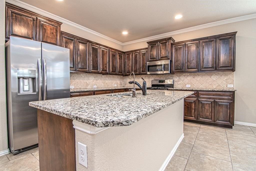 6612 Colony Rd - Photo 4 of 30