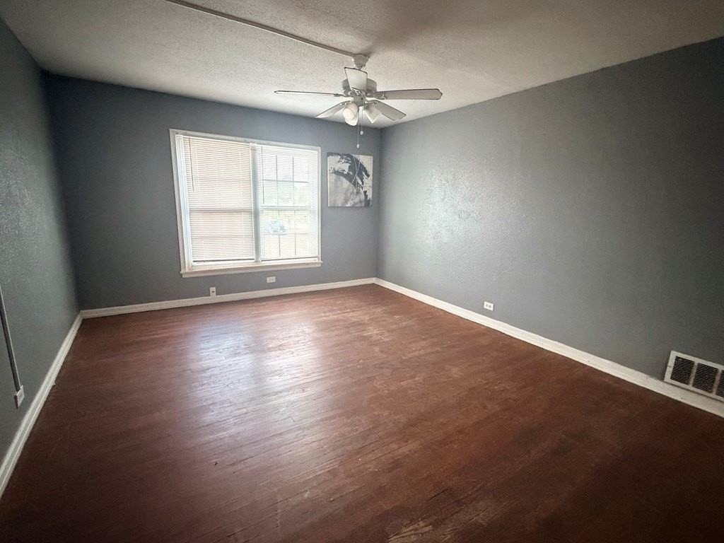 1101 N Carrizo St #6 - Photo 2 of 10