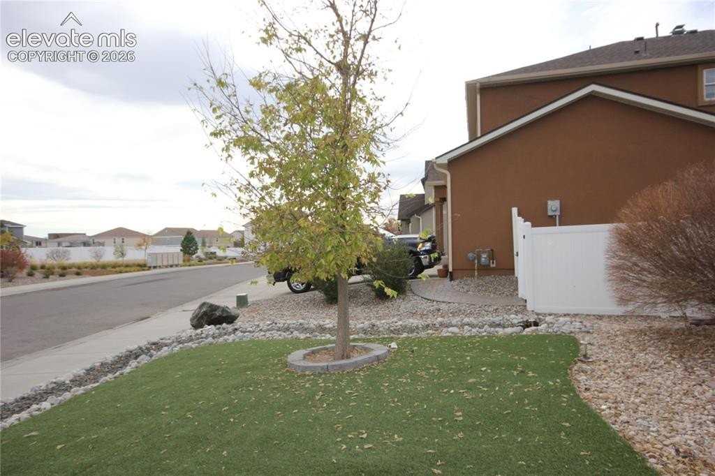 8124 Campground Dr - Photo 3 of 32